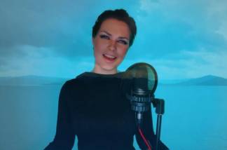 Девушка из России спела песню «Отан-ана» в поддержку Казахстана