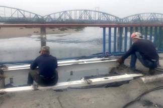 Движение по разрушающемуся мосту в Семее могут возобновить к выходным