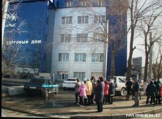 Из-за сумки с носками из ТД в Павлодаре эвакуировали 160 человек