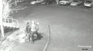 Полицейские разыскивают запечатлённого на видео павлодарца, избившего старика