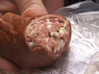 Жительница Павлодара обнаружила в колбасе червей