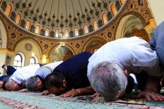 Коллективные молитвы позволили проводить в мечетях и церквях Казахстана