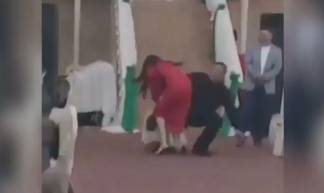«Лобовое столкновение»: в борьбе за стул женщина сбила с ног грузного мужчину