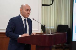 Министр экономики посоветовал казахстанцам меньше тратить