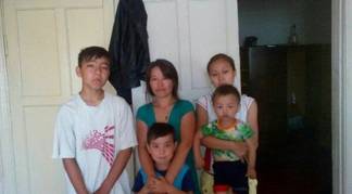 В Павлодаре многодетная мать осталась на улице с пятью детьми