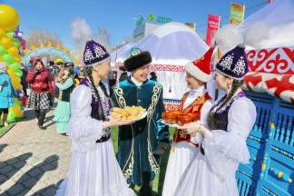 Праздничное настроение, несмотря на карантин - в Алматы появились декорации к Наурызу