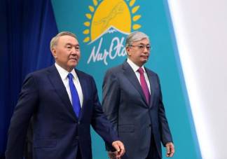 Назарбаев передал полномочия Токаеву