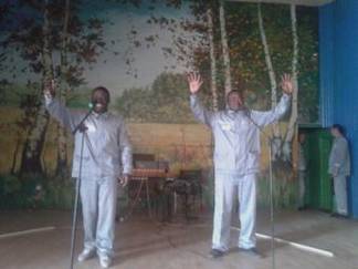 Мошенники из Камеруна научились играть на домбре в колонии Павлодара