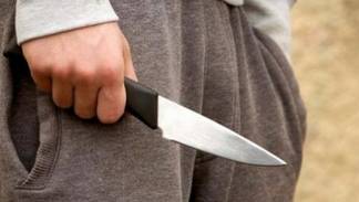 Ученик 10-го класса порезал ножом 9-классницу в Павлодаре