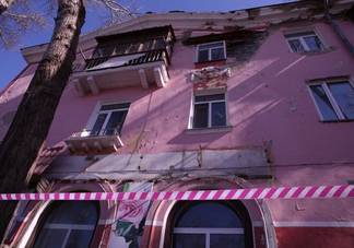 Часть стены жилого дома обрушилась в Павлодаре