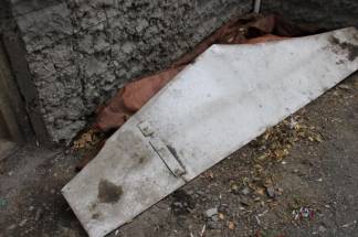Окровавленный труп в ковре обнаружили возле подъезда жители Экибастуза