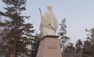 Памятник Естаю готовят к официальному открытию в Павлодаре