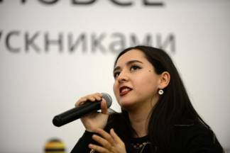 Певица Манижа посетит кризисные центры для женщин в Алматы