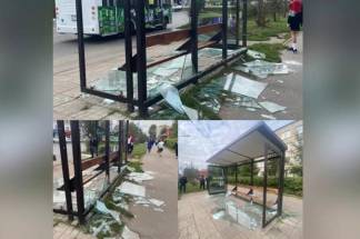 Пьяная жительница Петропавловска разбила остановку на улице Назарбаева