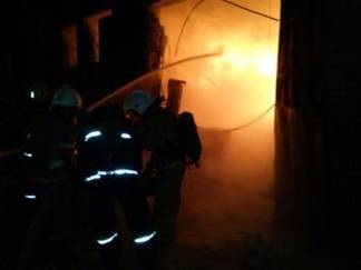 Двое рабочих погибли при пожаре на складе полипропилена в Павлодаре