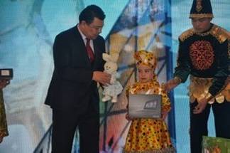 Президентскую ёлку в Павлодаре посетили 150 детей