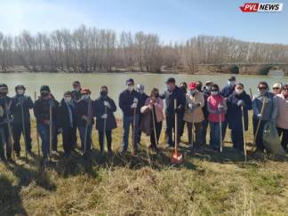 Сделаем чистым город: работники акимата и маслихата Павлодара затеяли уборку от Усолки до Набережной