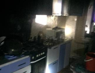 Семерых детей эвакуировали из горящей многоэтажки в Аксу
