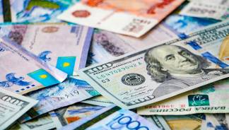 Казахстанский тенге сегодня возобновил рост по отношению к доллару