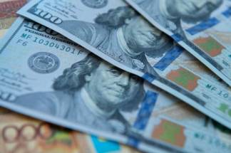 Казахстанский тенге дорожает в паре с долларом США