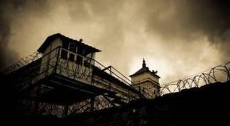 В Таразе сильный ветер снес крышу тюрьмы