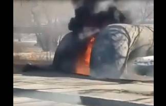 В Алматы под трубами теплотрассы вспыхнул пожар (ВИДЕО)
