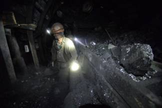 В Карагандинской области повысят зарплаты шахтерам