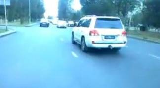 Водитель, ехавший задом наперёд в Павлодаре, не имел прав