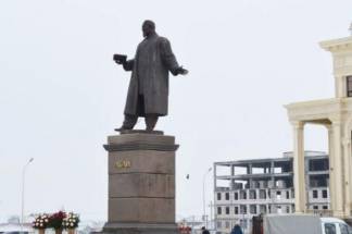За памятник Абаю в Атырау собираются заплатить 145 миллионов тенге