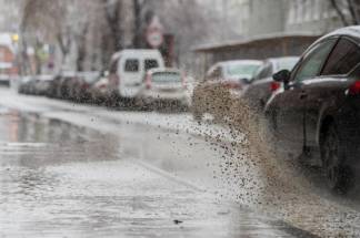 Запахло весной: оттепель в Уральске вновь обнажила городские проблемы