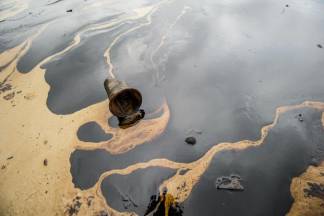 Запасы воды отравили нефтью. Почему в Актобе игнорируют министра экологии?