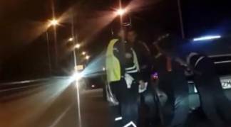 Полицейские Павлодара объяснили, зачем затолкали задержанного в багажник авто